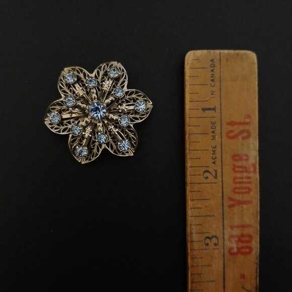 Vintage 1950s MCM Pale Blue Rhinestone and Silvertone Fleur De Lis Flower Brooch - Picture 2 of 5